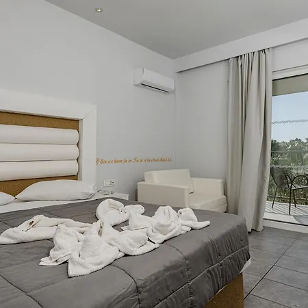 فندق Caretta Island 4*